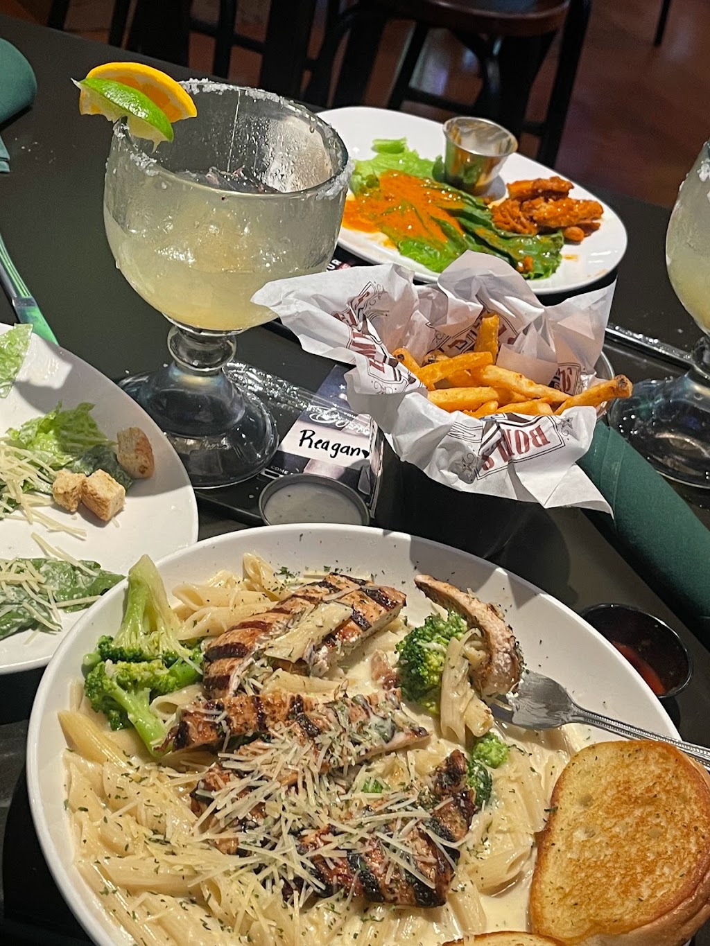 Bombshells | restaurant | 6888 Southwest Fwy, Houston, TX 77036, USA | 7138145845 OR +1 713-814-5845