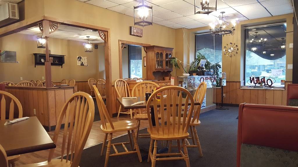 The Corner Cafe | restaurant | 100 S 6th St, Petersburg, IL 62675, USA | 2176326040 OR +1 217-632-6040