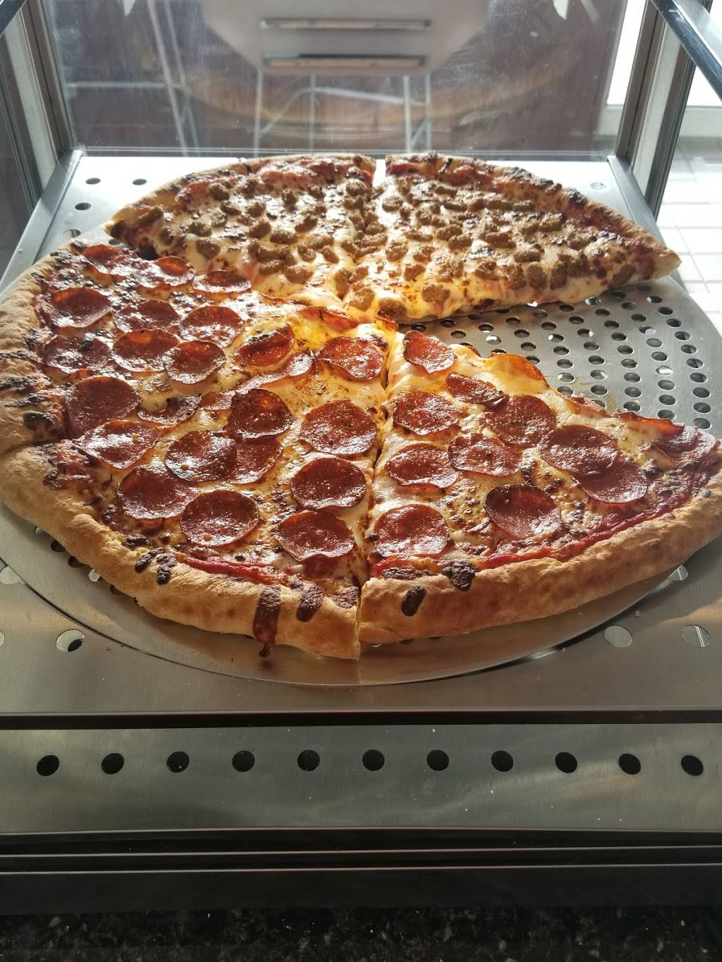 Pizza Bunny | restaurant | 636 Lake St, Roselle, IL 60172, USA | 8476415195 OR +1 847-641-5195