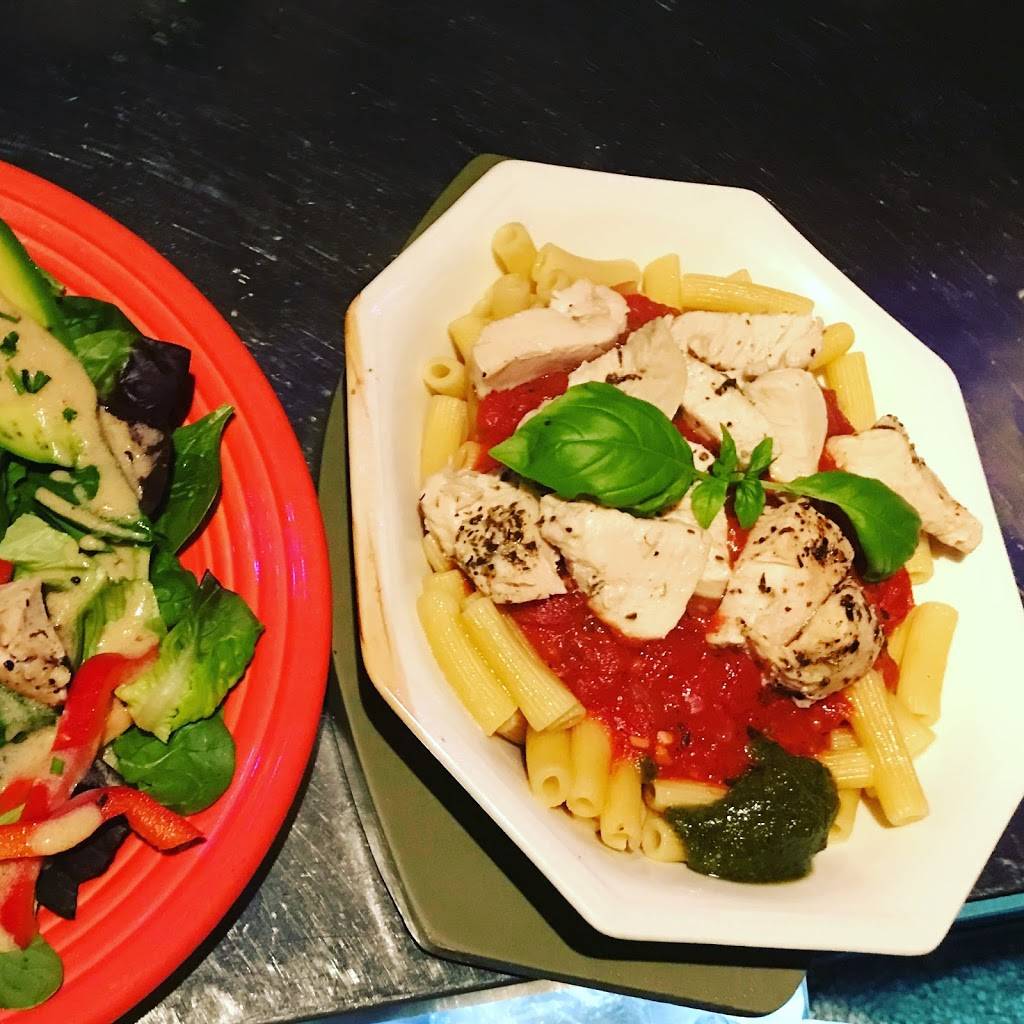 Le Patio - The tiniest cutest Restaurant in South Florida | restaurant | 2401 NE 11th Ave, Wilton Manors, FL 33305, USA | 9545304641 OR +1 954-530-4641