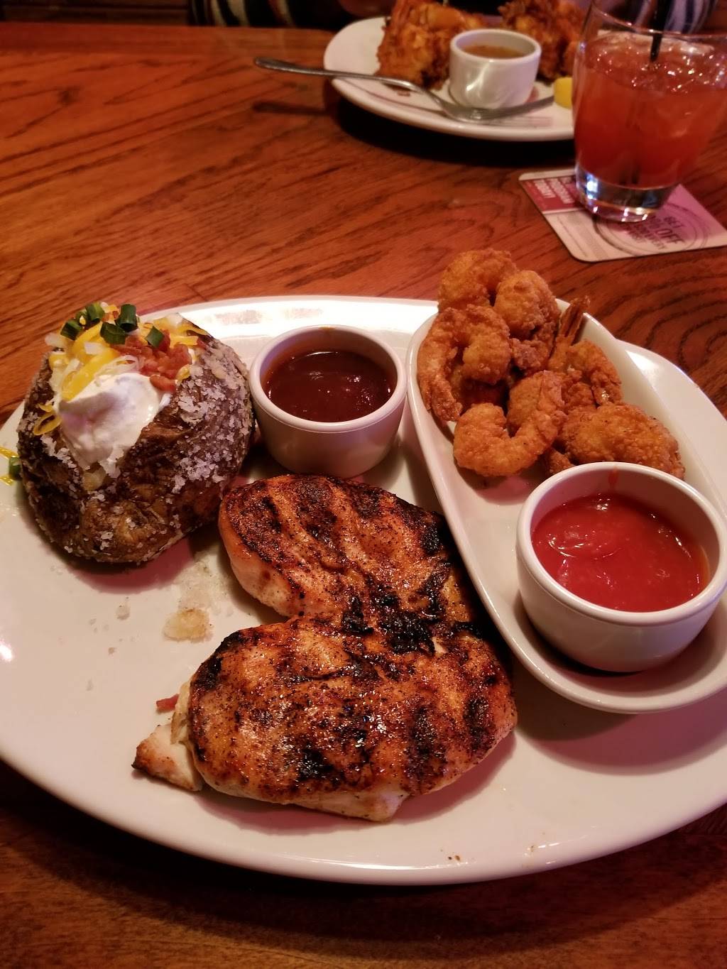 Outback Steakhouse | restaurant | 8625 W Sura Lane, Greenfield, WI 53228, USA | 4148171800 OR +1 414-817-1800