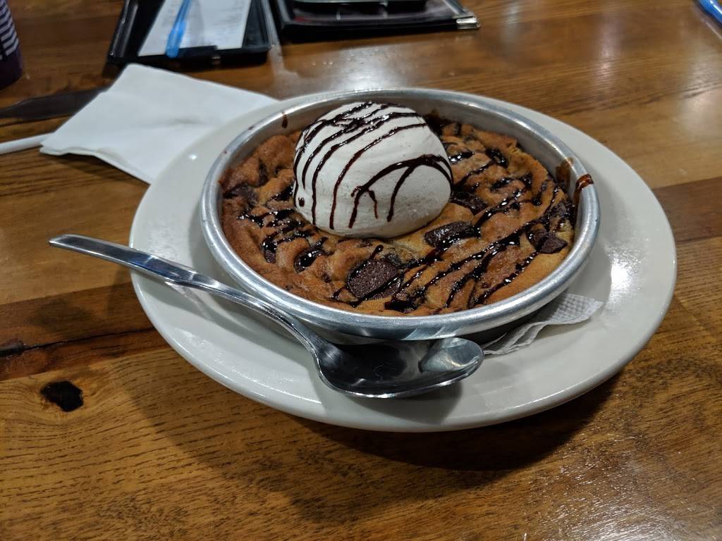 Hideaway Pizza | restaurant | 3832, 116 E 5th St, Edmond, OK 73034, USA | 4053484777 OR +1 405-348-4777