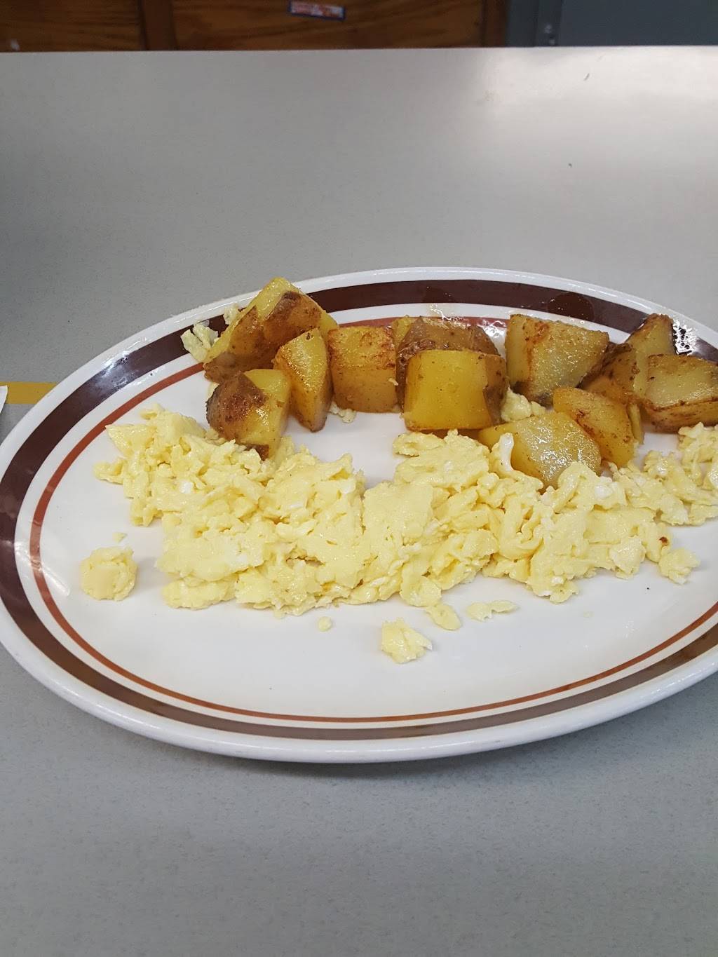 Red Baron Airport Diner | restaurant | 220 Airport Access Rd, Southbridge, MA 01550, USA | 5087655800 OR +1 508-765-5800