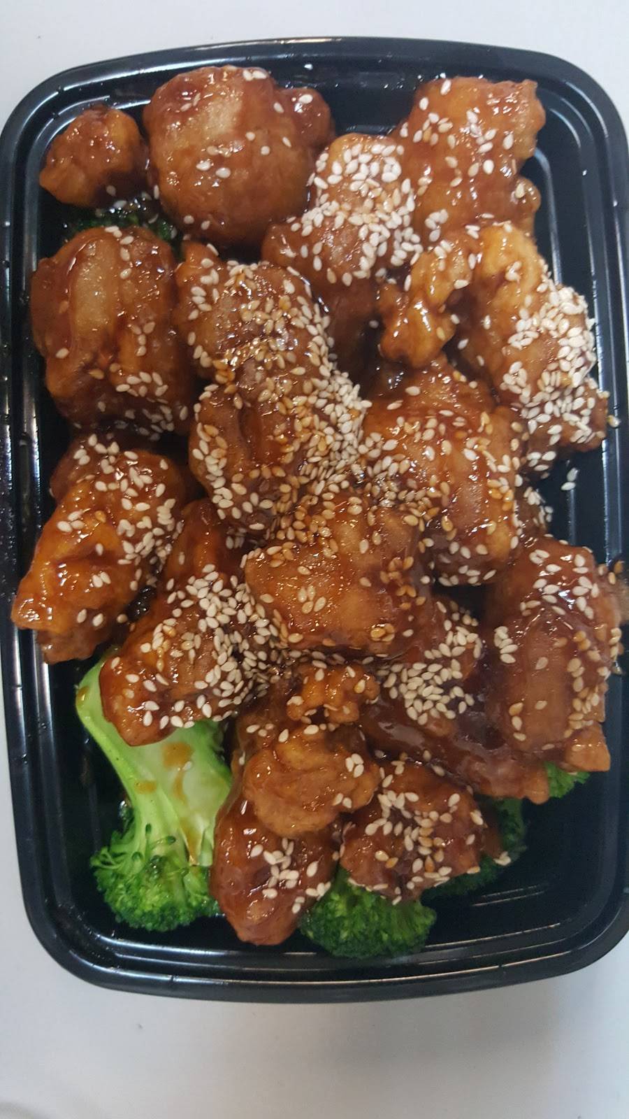 Hot Wok | restaurant | 1020 E Main St M, Purcellville, VA 20132, USA | 5407511688 OR +1 540-751-1688