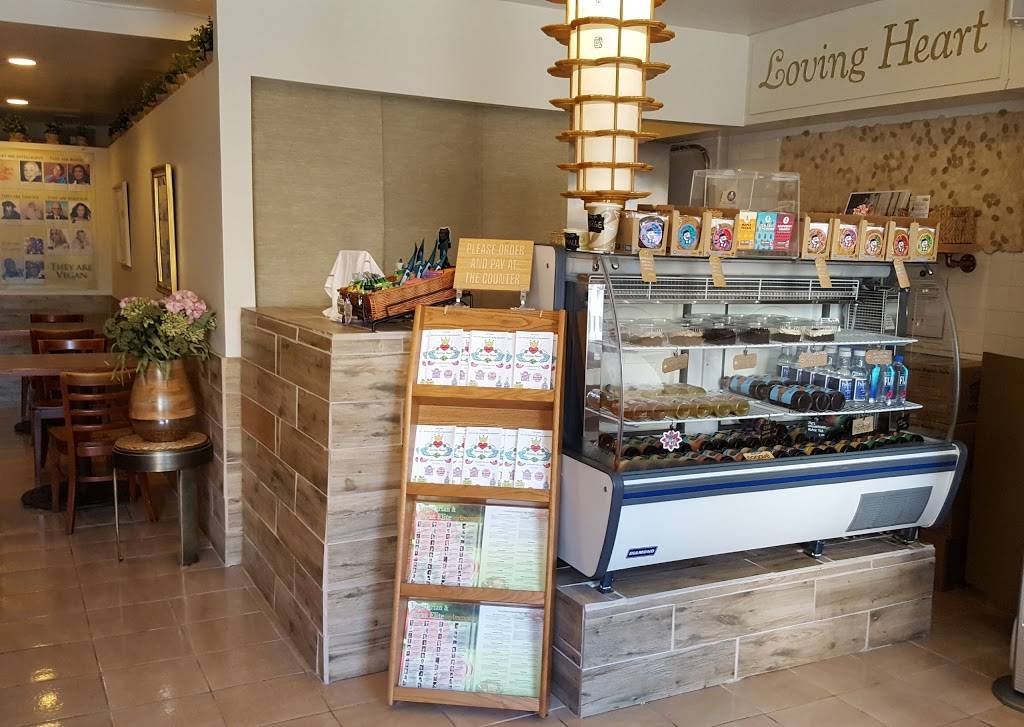 Loving Heart Vegan Cafe | restaurant | 838 W Montrose Ave, Chicago, IL 60613, USA | 7735615399 OR +1 773-561-5399