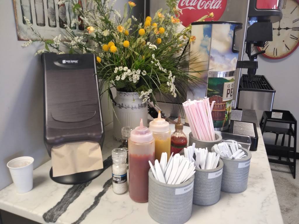 In the Doghouse | restaurant | 617 E Bridge St, Brighton, CO 80601, USA | 3032870303 OR +1 303-287-0303