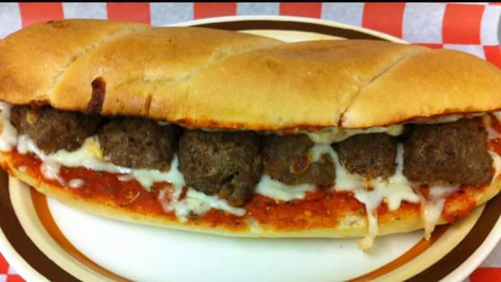 D & Js Pizza Parlor | restaurant | 112 E Church St, Barnesville, OH 43713, USA | 7404254211 OR +1 740-425-4211