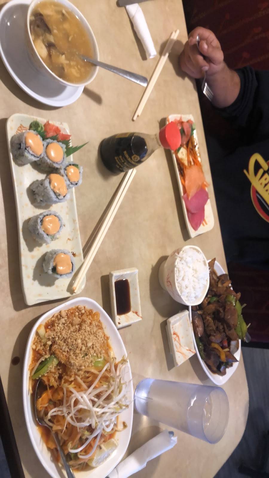 Vangs Thai Sushi Restaurant | restaurant | 106 Talbot St N, Essex, ON N8M 2C4, Canada | 5197767337 OR +1 519-776-7337