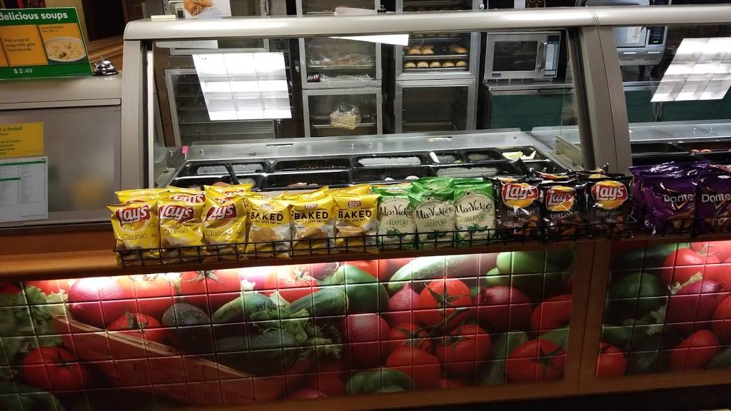 Subway | restaurant | 2868 Washtenaw Ave, Ypsilanti, MI 48197, USA | 7345724200 OR +1 734-572-4200