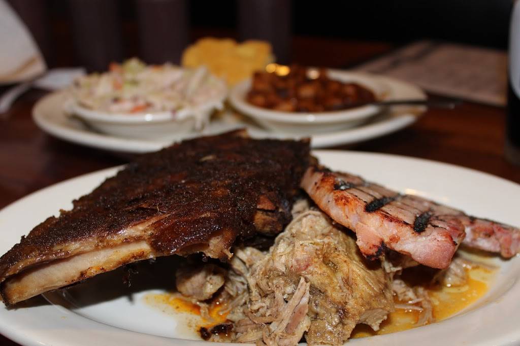 Bobs Bitchin BBQ | restaurant | 167 N Iowa St, Dodgeville, WI 53533, USA | 6089302227 OR +1 608-930-2227