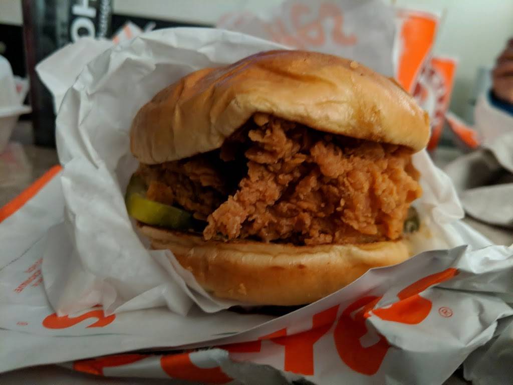 Popeyes Louisiana Kitchen | restaurant | 1216 Elmwood Park Blvd, Harahan, LA 70123, USA | 5047343100 OR +1 504-734-3100