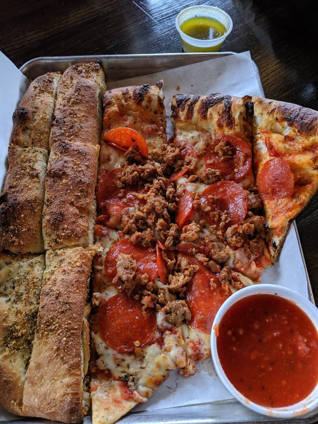 Papa Kenos Pizzeria | restaurant | 2330 University Ave, Des Moines, IA 50311, USA | 5156300796 OR +1 515-630-0796