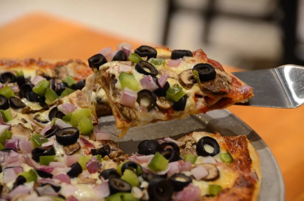 Park Avenue Pizza Company | restaurant | 121 Park Ave, Pewaukee, WI 53072, USA | 2626910503 OR +1 262-691-0503