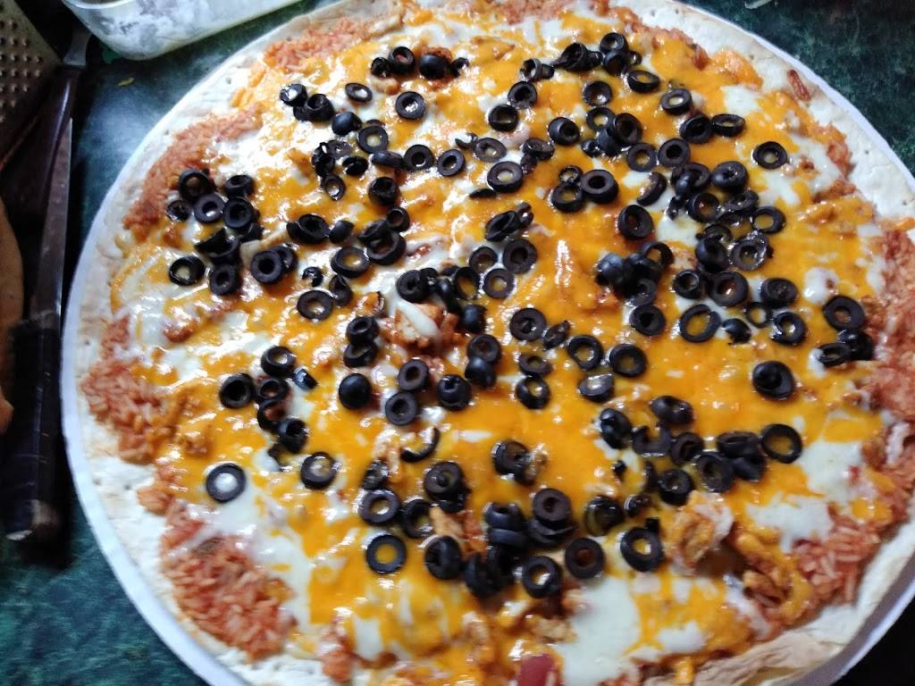 Eatons Fresh Pizza - Hickory Street | restaurant | 196 N Hickory St, Fond du Lac, WI 54935, USA | 9209221230 OR +1 920-922-1230