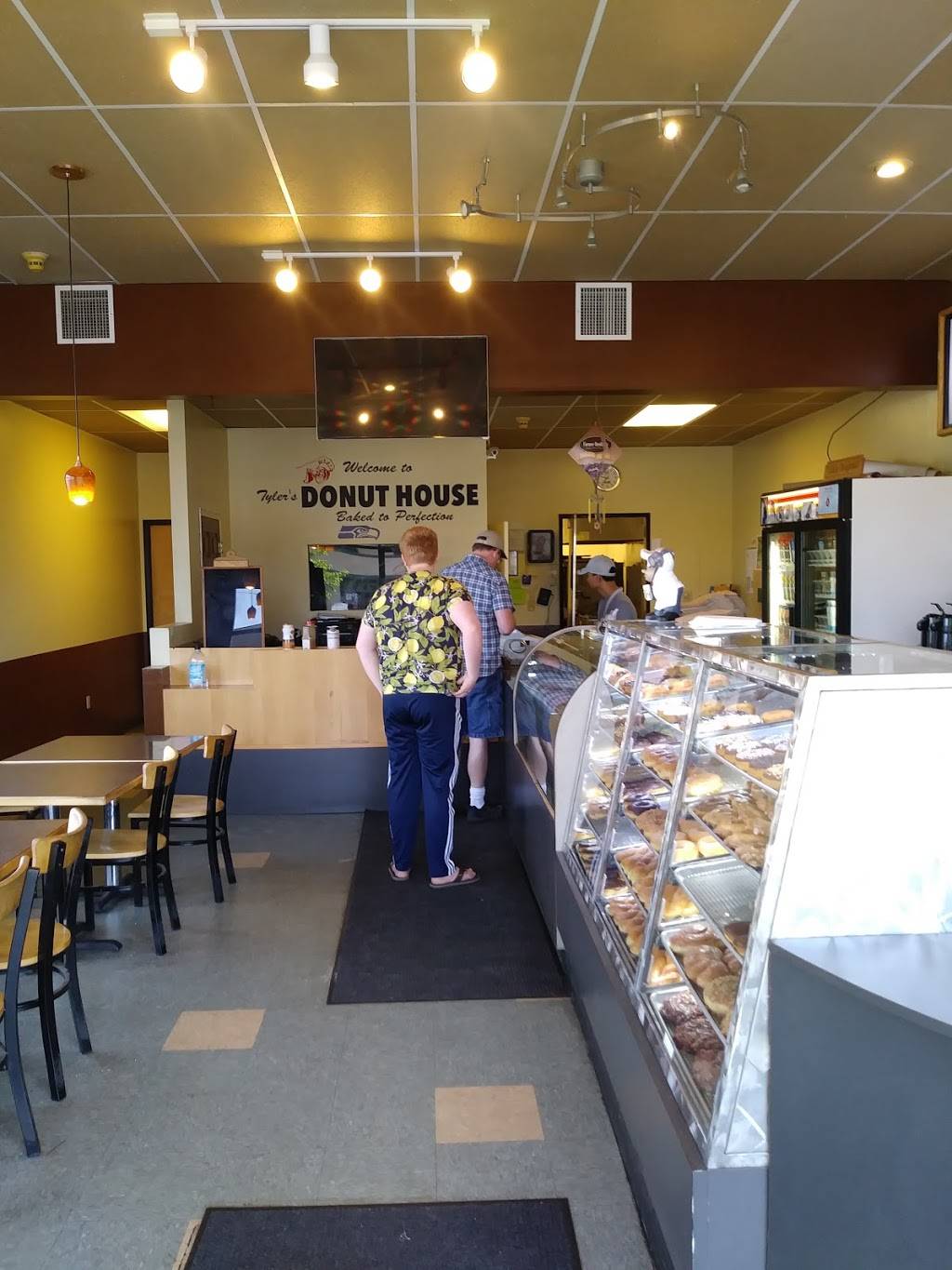 Tylers Donut House | bakery | 11108 Evergreen Way # D, Everett, WA 98204, USA | 4253478305 OR +1 425-347-8305