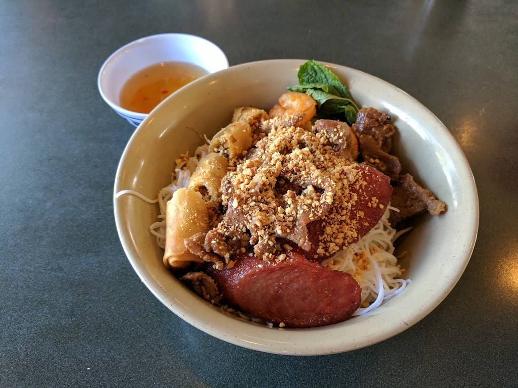 Pho House | restaurant | 2224 Washtenaw Ave, Ypsilanti, MI 48197, USA | 7349618253 OR +1 734-961-8253