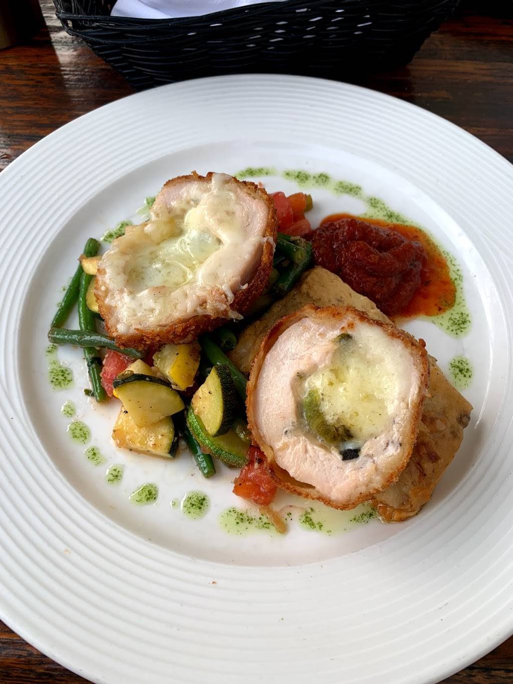 Cru Cafe | cafe | 18 Pinckney St, Charleston, SC 29401, USA | 8435342434 OR +1 843-534-2434