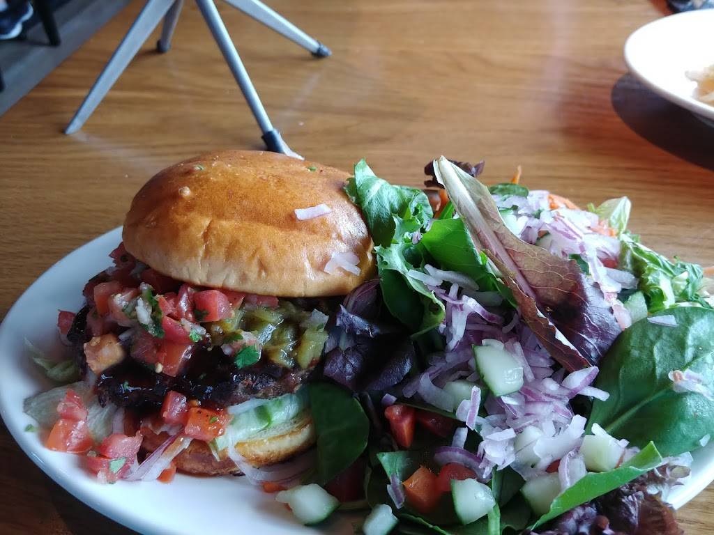 BJs Restaurant & Brewhouse | restaurant | 25628 FL-56, Lutz, FL 33559, USA | 8135751830 OR +1 813-575-1830