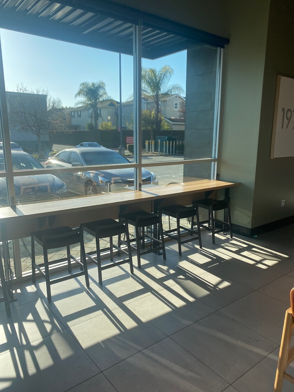 Starbucks | cafe | 778 1st St, Gilroy, CA 95020, USA | 4088527176 OR +1 408-852-7176