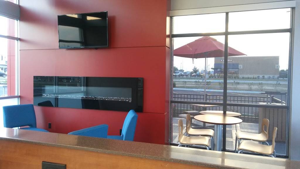 Wendys | restaurant | 206 W N Ave, Villa Park, IL 60181, USA | 6305160527 OR +1 630-516-0527