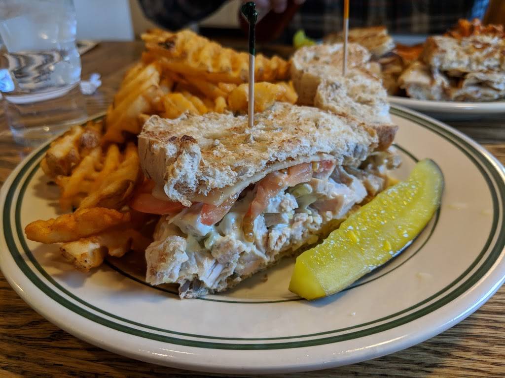 Dots | restaurant | 3 W Main St, Wilmington, VT 05363, USA | 8024647284 OR +1 802-464-7284