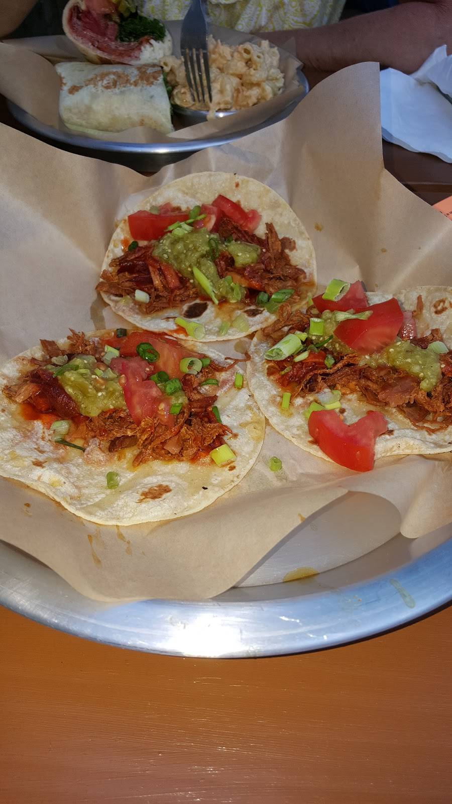 Hollywood Gardens Bar | restaurant | 169 Pinney St, Rochester, PA 15074, USA | 7247282227 OR +1 724-728-2227