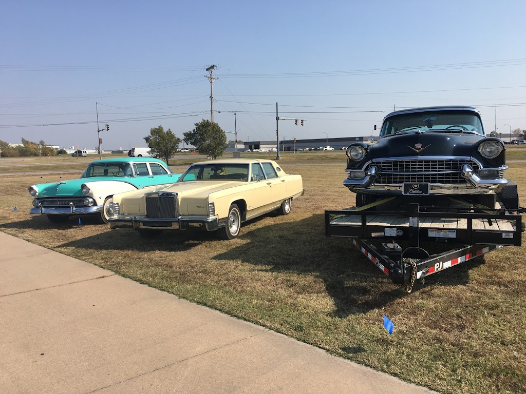 Classic Town & Country | restaurant | 10510 W Southwest Blvd, Wichita, KS 67215, USA | 3169430761 OR +1 316-943-0761