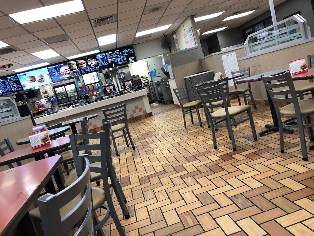 McDonalds | cafe | 6701 E Front St, Kansas City, MO 64120, USA | 8162412450 OR +1 816-241-2450