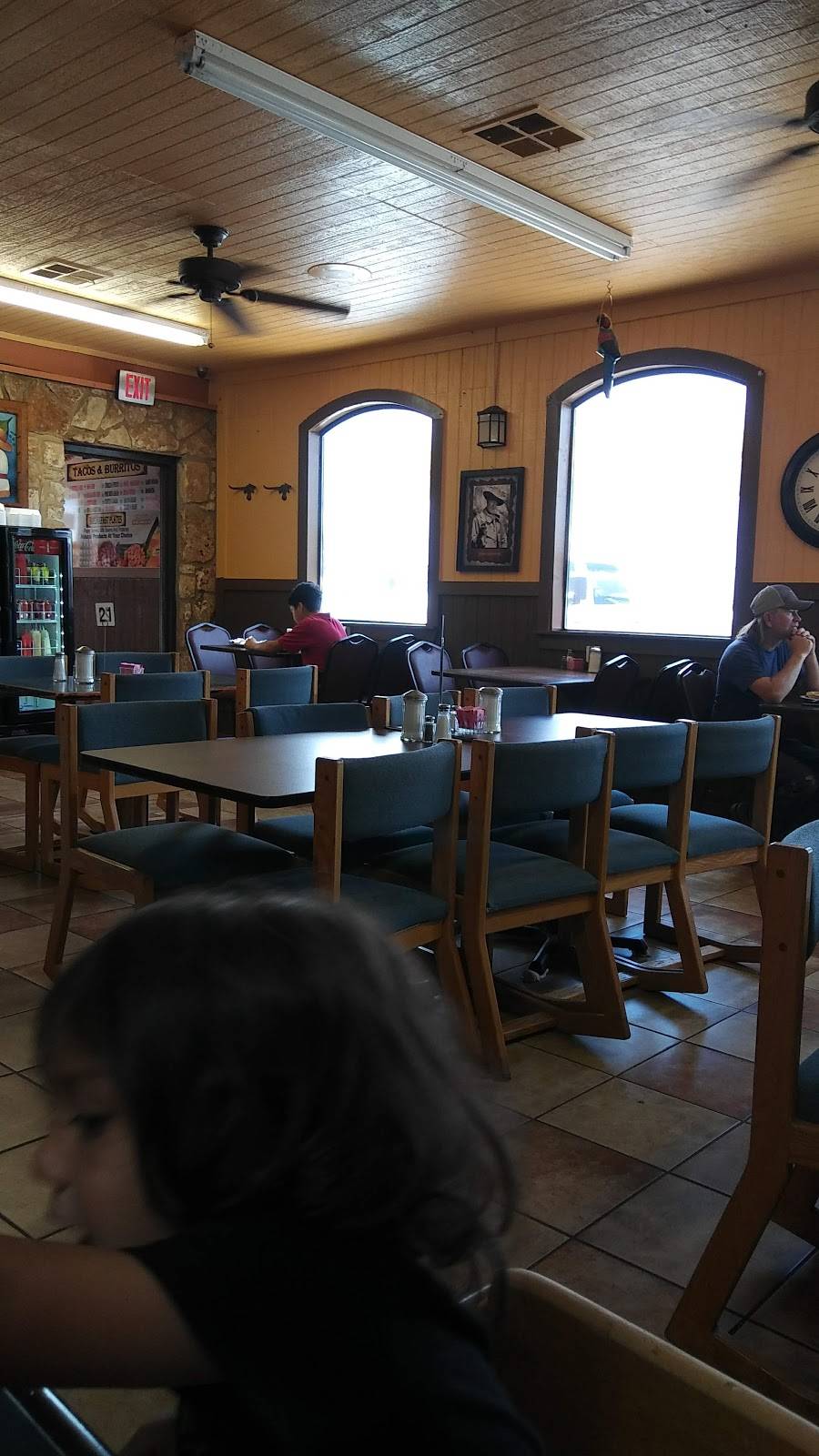 El Paraiso | restaurant | 7850 S Loop 1604 W, Somerset, TX 78069, USA | 8304293478 OR +1 830-429-3478