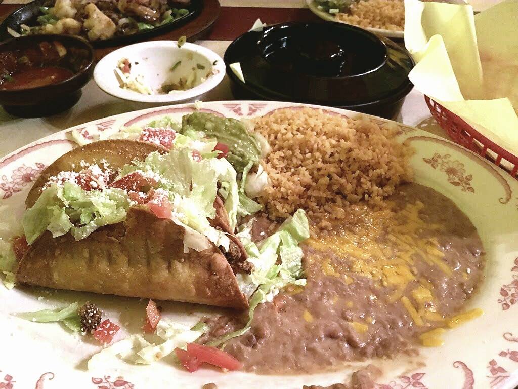 El Farol Mexican Restaurant | restaurant | 1467 E Republican St, Seattle, WA 98112, USA | 2063259005 OR +1 206-325-9005