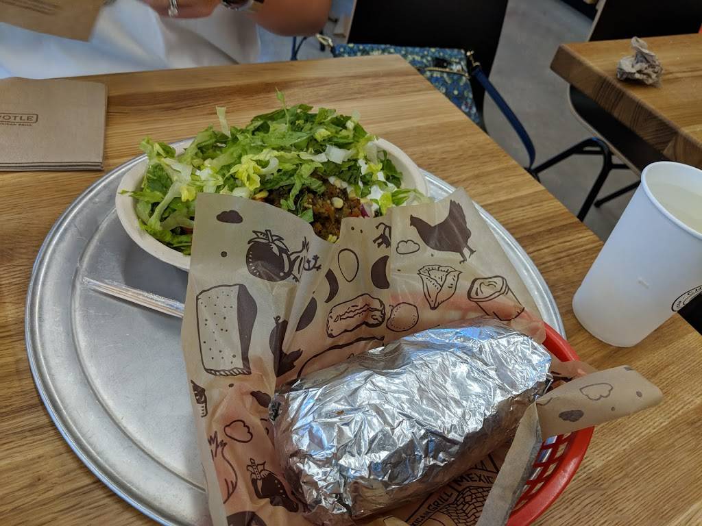 Chipotle Mexican Grill | restaurant | 5860 State Road 100 E, Unit 200, Palm Coast, FL 32164, USA | 3865867391 OR +1 386-586-7391