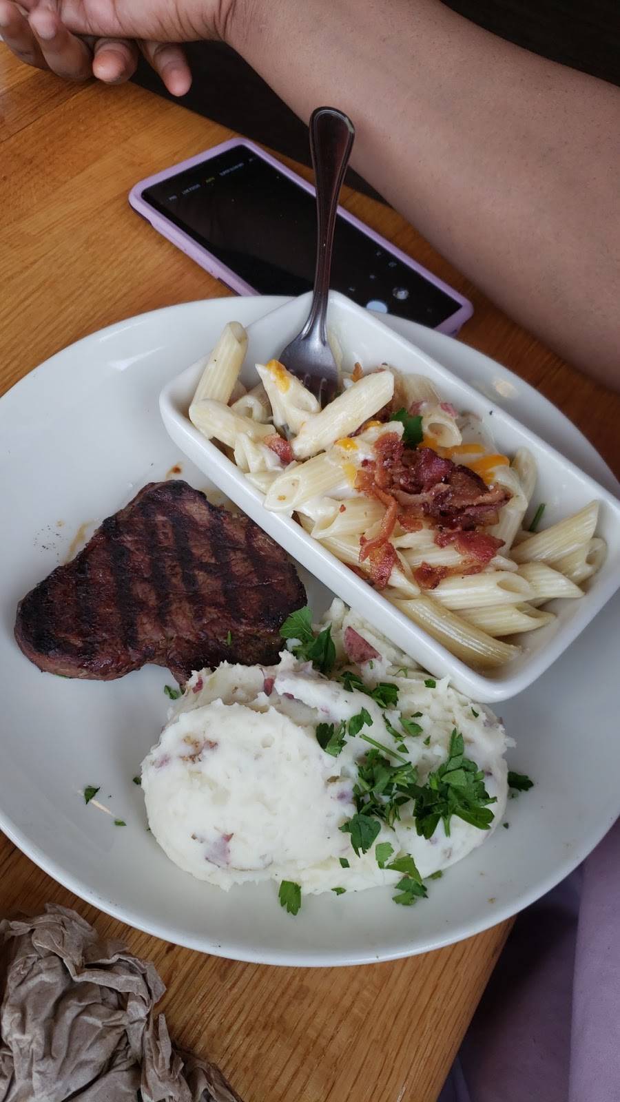 Applebees Grill + Bar | restaurant | 3900 Merle Hay Rd, Des Moines, IA 50310, USA | 5152518646 OR +1 515-251-8646