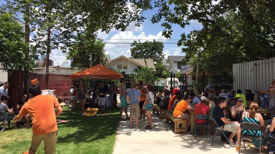 Under the Radar Brewery | restaurant | 1506 Truxillo St, Houston, TX 77004, USA | 2819741473 OR +1 281-974-1473