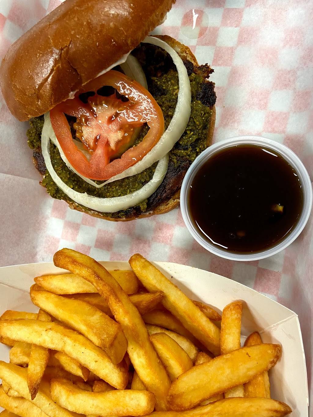 Chippys Burgers Gyros Shakes | restaurant | 11609 S Texas 6, Sugar Land, TX 77498, USA | 3463092463 OR +1 346-309-2463