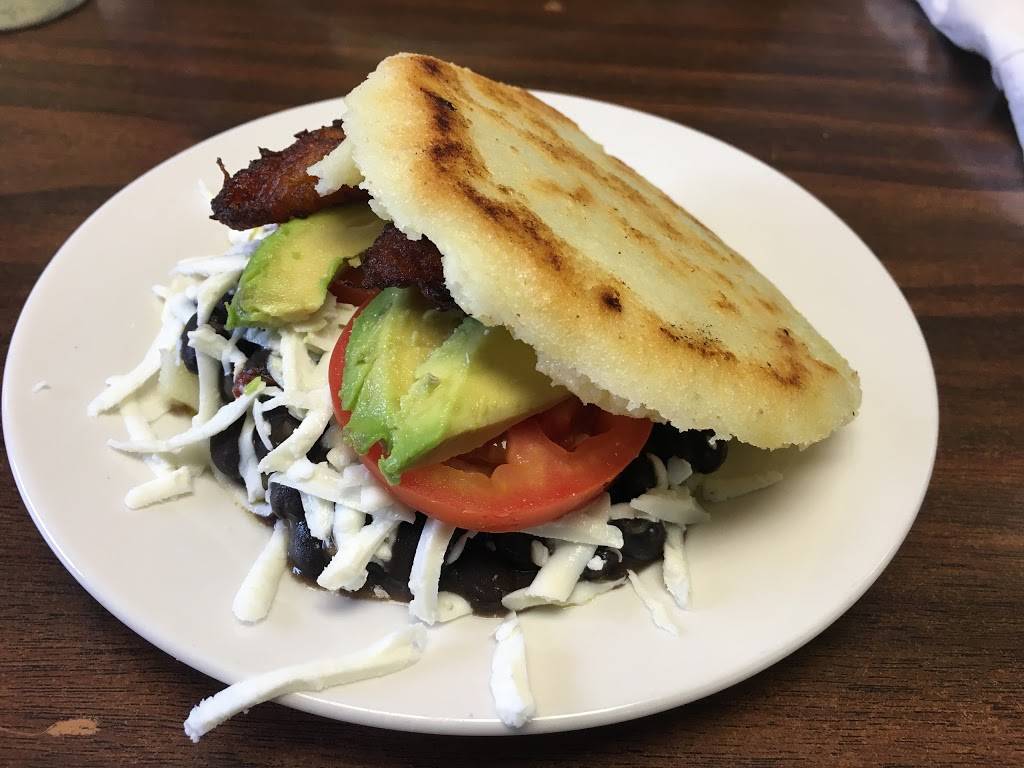 El Rey de las Arepas | restaurant | 7701 McGraw Ave, Detroit, MI 48210, USA | 3133072210 OR +1 313-307-2210