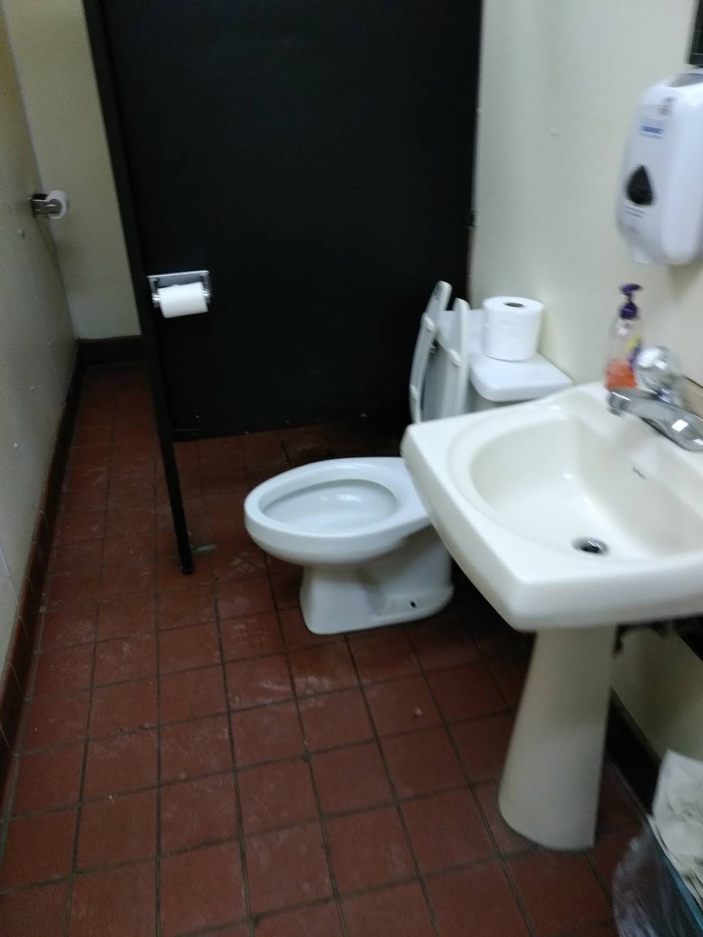 Sit-N-Bull Restaurant & Lounge | restaurant | 209 Front, Hudson, IL 61748, USA | 3097261002 OR +1 309-726-1002