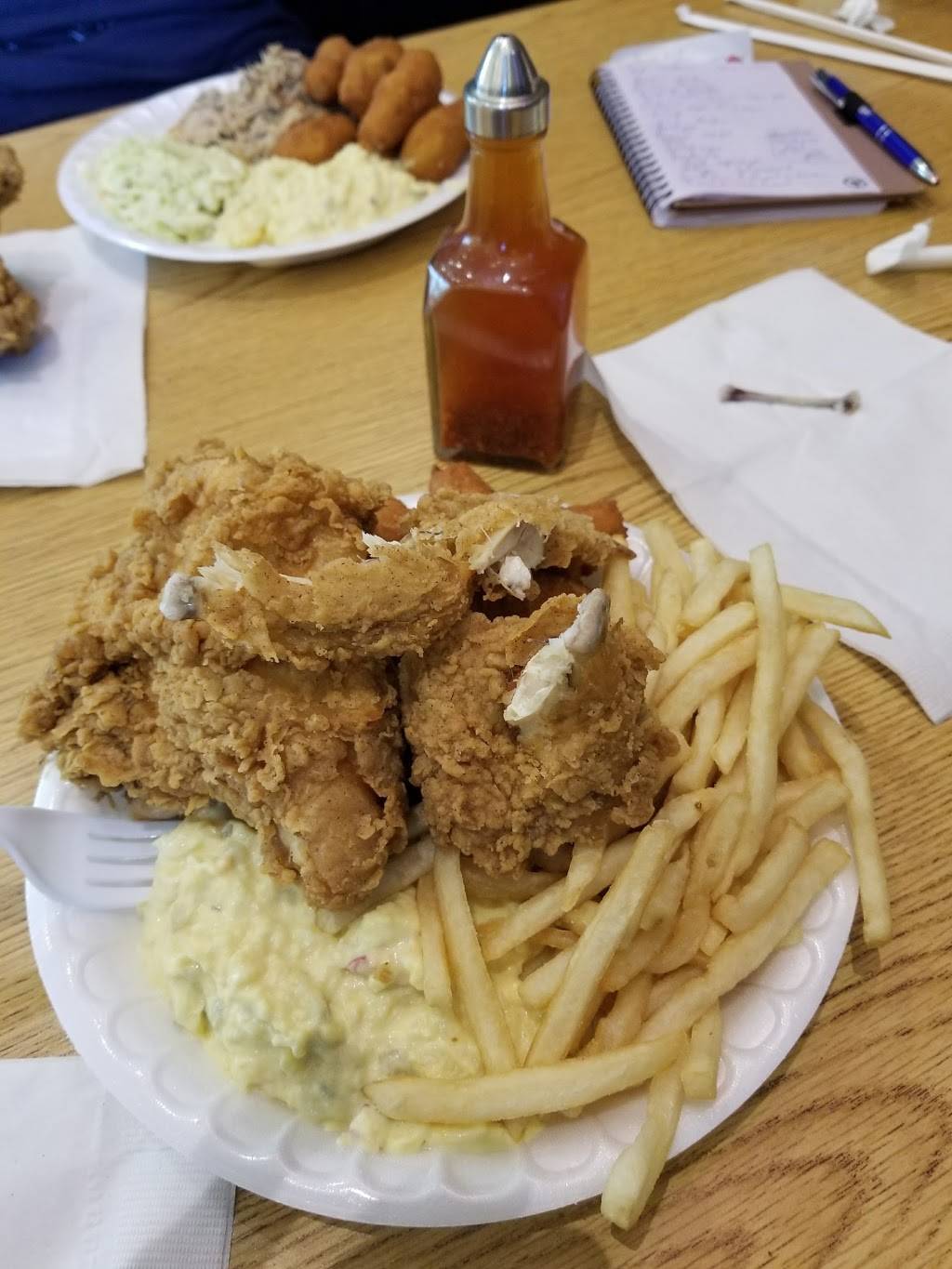 Smithfields Chicken N Bar-B-Q | restaurant | 4101 Fernhurst Way, Greensboro, NC 27406, USA | 3362742087 OR +1 336-274-2087