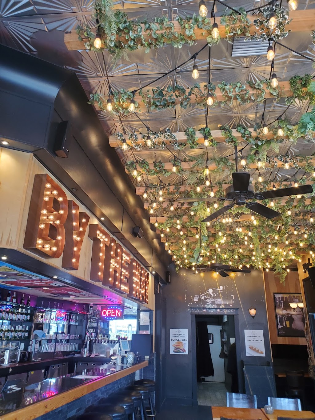 By The Way Burger - Beverly Hills | cafe | 8442 Wilshire Blvd, Beverly Hills, CA 90211, USA | 3234334119 OR +1 323-433-4119