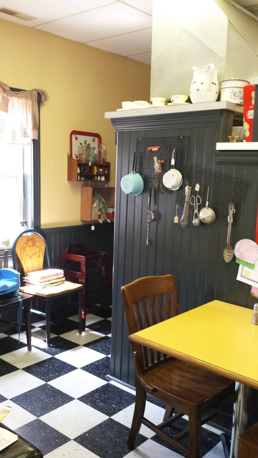 The Open Door Diner | restaurant | 120 N Main St, Altamont, IL 62411, USA | 6182678499 OR +1 618-267-8499