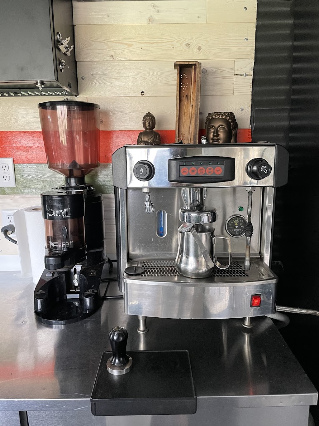 Roots & Leaves Food Truck | cafe | 41001 North Carolina Hwy 12, Avon, NC 27915, USA | 2527738001 OR +1 252-773-8001