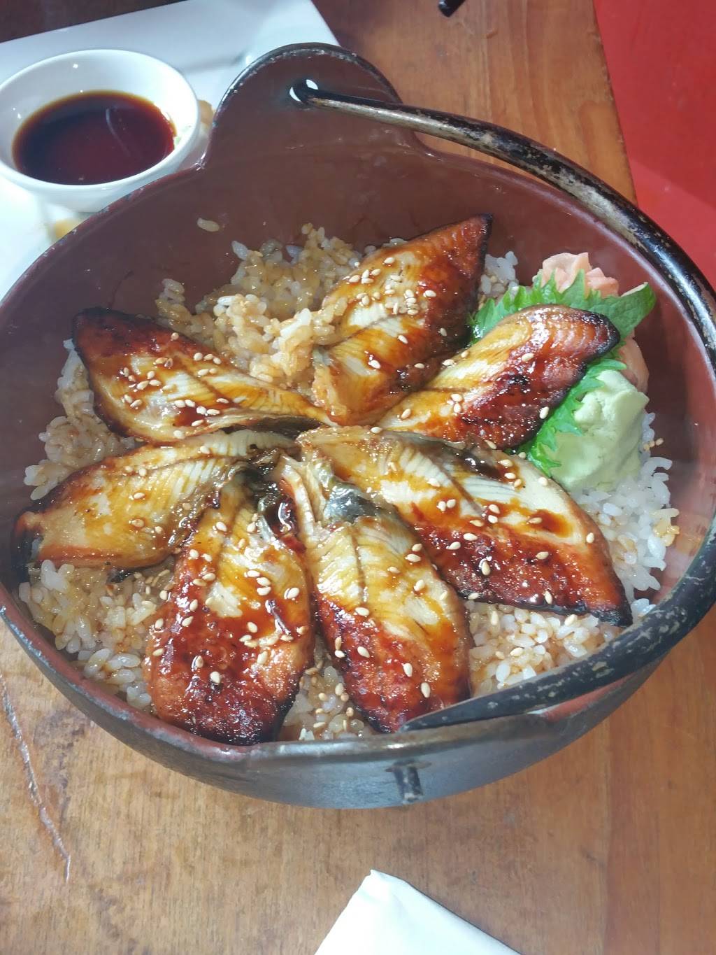 Coast Sushi Bar | restaurant | 2045 N Damen Ave, Chicago, IL 60647, USA | 7732355775 OR +1 773-235-5775