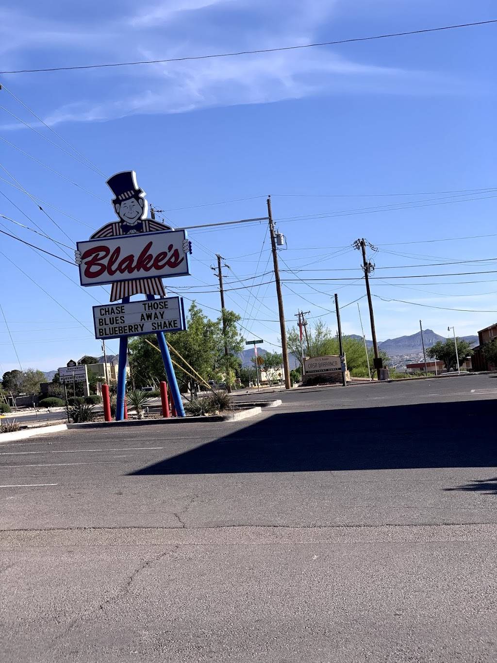 Blakes Lotaburger | restaurant | 7017 N Mesa St, El Paso, TX 79912, USA | 9157306264 OR +1 915-730-6264