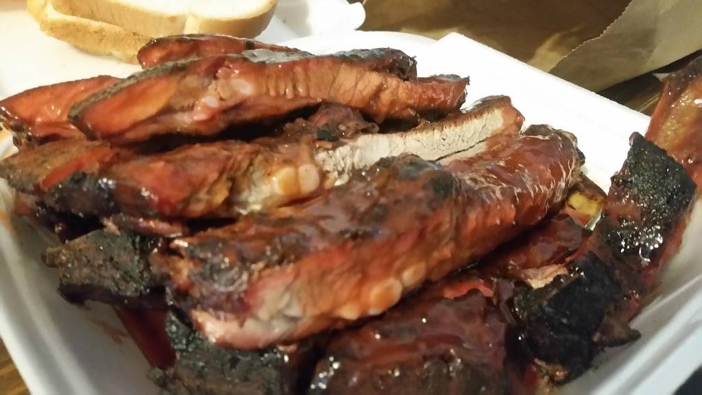 Ashleys Bar-B-Que | restaurant | 1501 W Center St, Milwaukee, WI 53206, USA | 4143727666 OR +1 414-372-7666