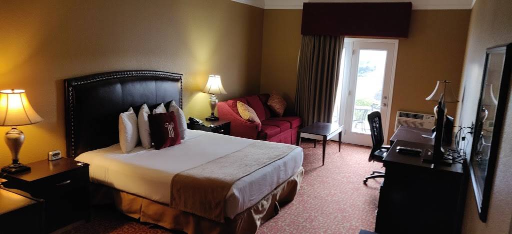 Woodlake Lodge, Golf, and Country Club | restaurant | 330 Woodlake Blvd, Tazewell, TN 37879, USA | 4236266010 OR +1 423-626-6010