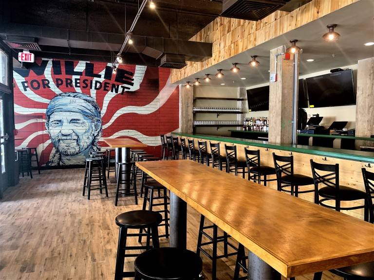 The Pinemoor | restaurant | 1101 N Highland St, Arlington, VA 22201, USA | 5719702592 OR +1 571-970-2592