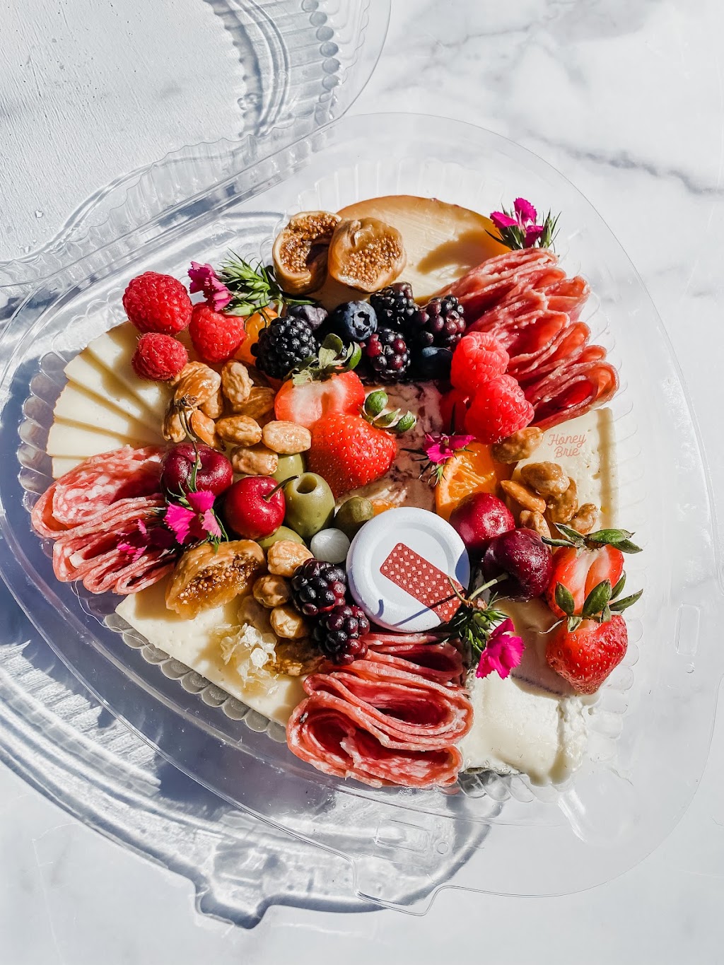 The Honey Brie Co. Charcuterie | restaurant | 1805 Laskin Rd STE 102, Virginia Beach, VA 23454, USA | 7575896220 OR +1 757-589-6220