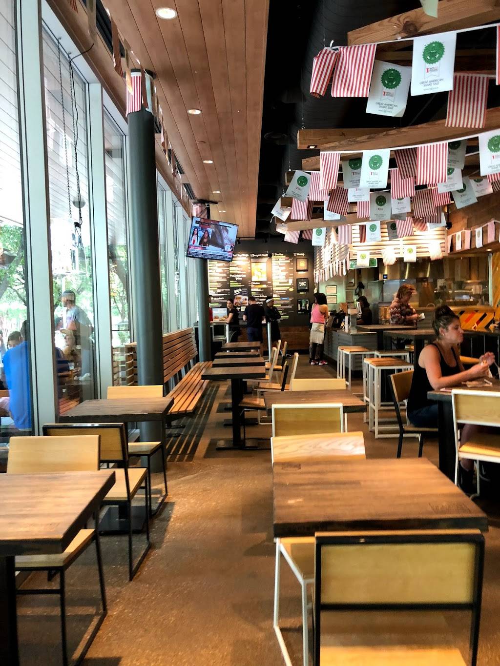 Shake Shack | restaurant | 2500 N Pearl St, Dallas, TX 75201, USA | 2149831023 OR +1 214-983-1023