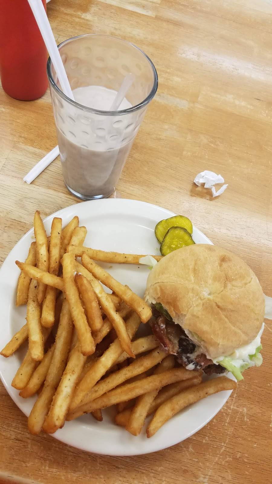 Susies Cafe LLC | restaurant | 37 W Main St, Morrisville, NY 13408, USA | 3156843350 OR +1 315-684-3350