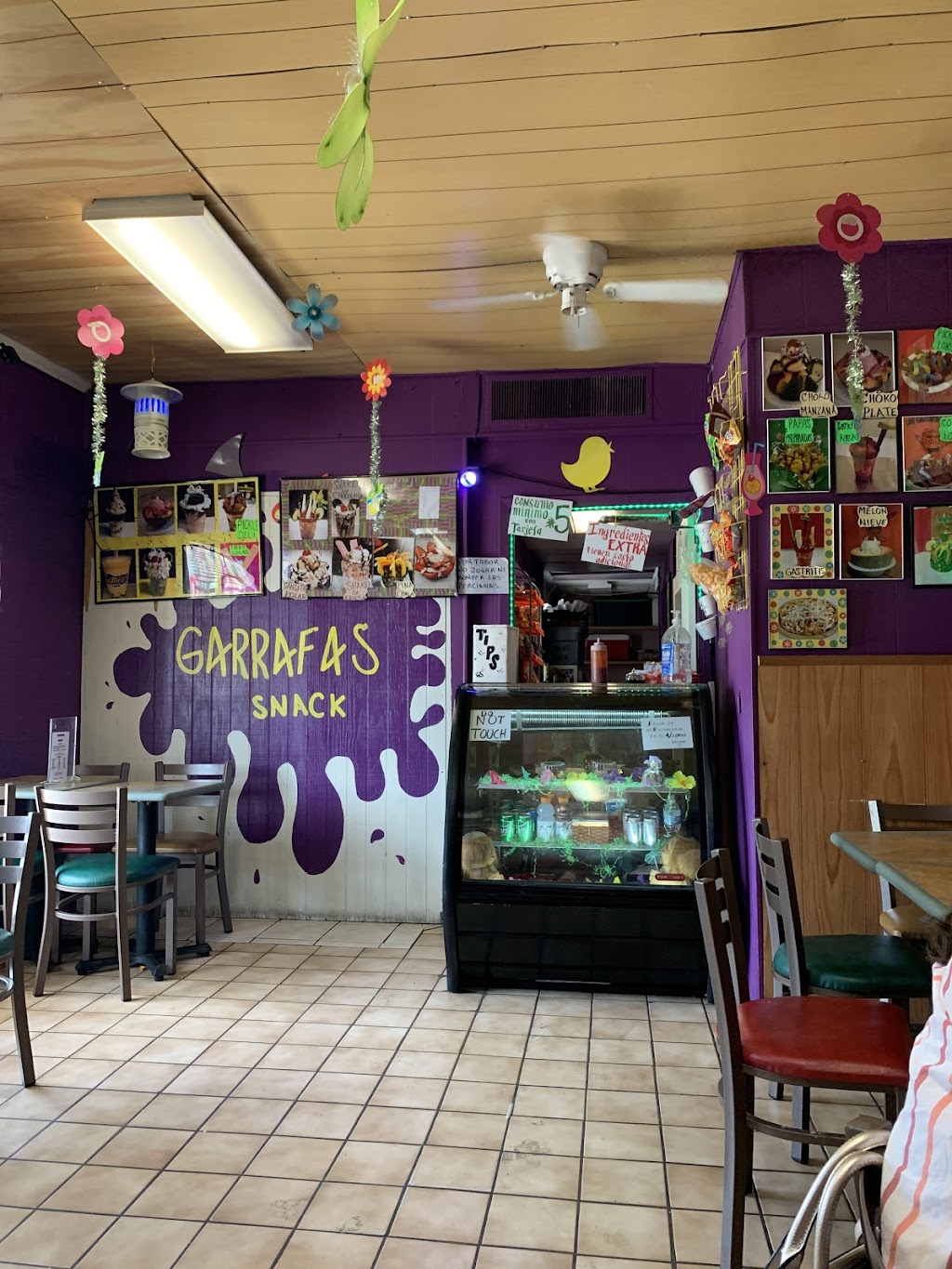 Garrafas Snack | meal takeaway | 901 Clark Blvd, Laredo, TX 78040, USA | 9562821290 OR +1 956-282-1290