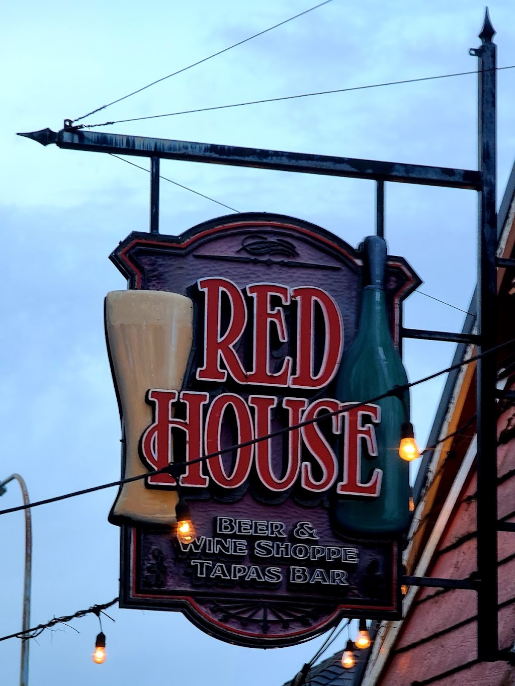 Red House | restaurant | 410 Burnett Ave S, Renton, WA 98057, USA | 4252262666 OR +1 425-226-2666
